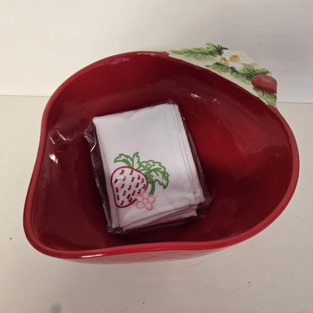 Temptations Tara 2 Qt Red Figural Strawberry Bowl 855456 w/ Embroidered‎ Napkin